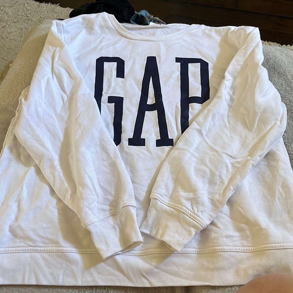 GAP crewneck